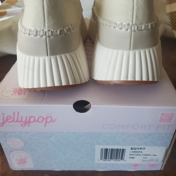 Jellypop Women's Textured Tan Slip-On Flats - Picture 4 of 8